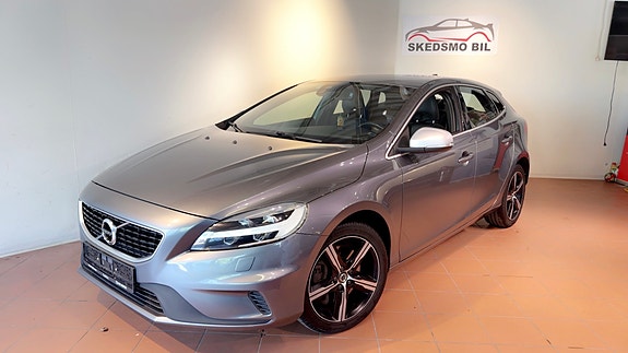 Volvo V40 2 of 5