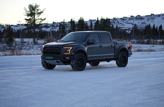 Ford F-150 2 of 5