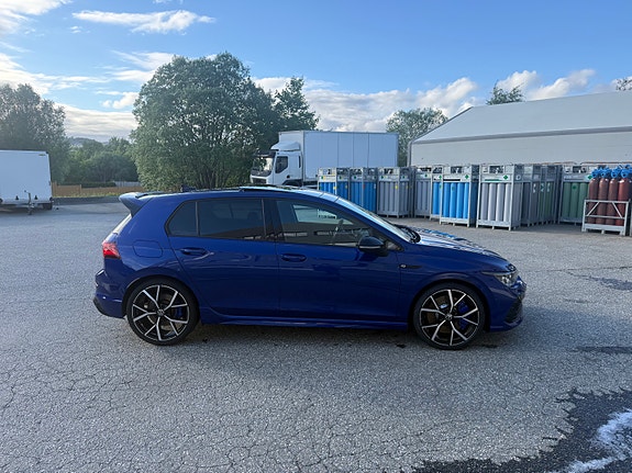 Volkswagen Golf VIII 2 of 5