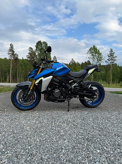 Suzuki GSX-S 1000 3 of 5