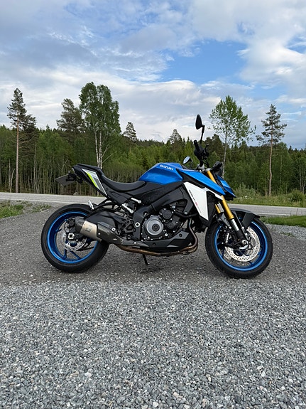 Suzuki GSX-S 1000 2 of 5
