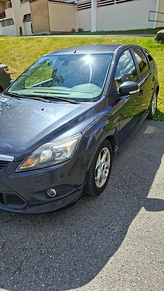 Ford Focus 2 of 9
