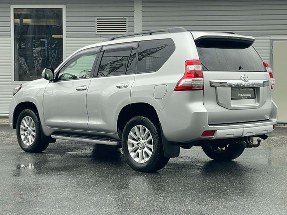 Toyota Land Cruiser 4 of 5