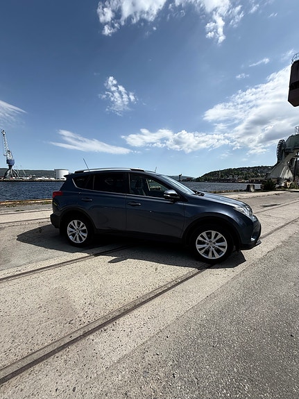 Toyota RAV4 4 of 5