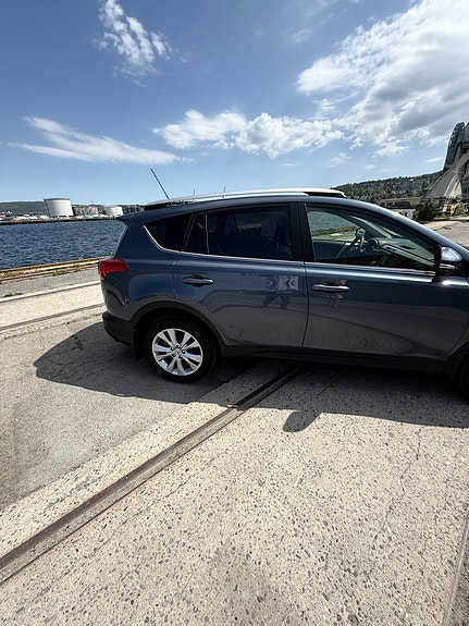 Toyota RAV4 5 of 5