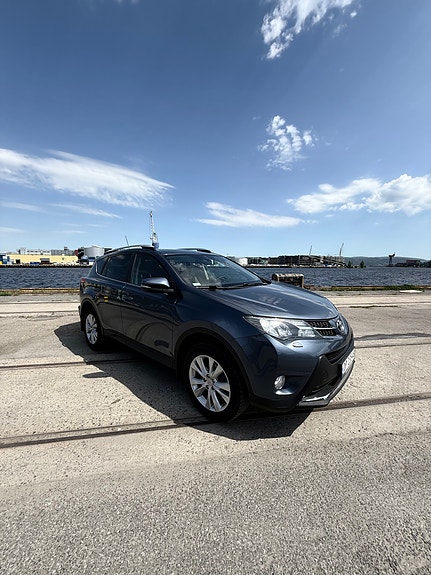 Toyota RAV4 3 of 5