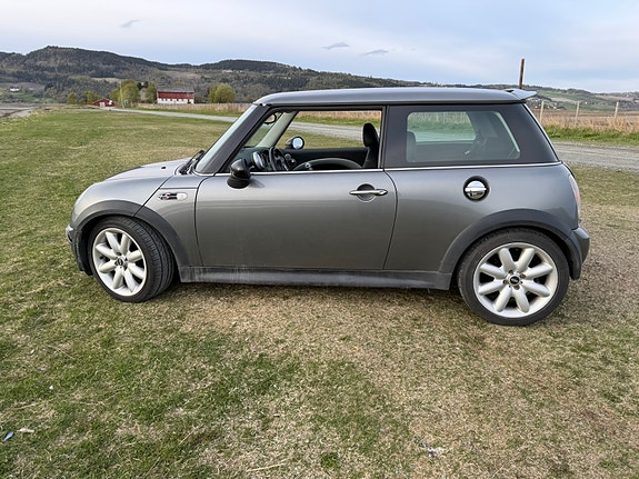 MINI Cooper S 5 of 5
