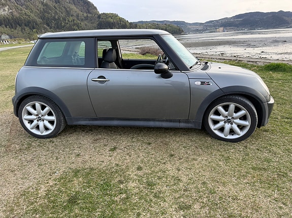 MINI Cooper S 4 of 5