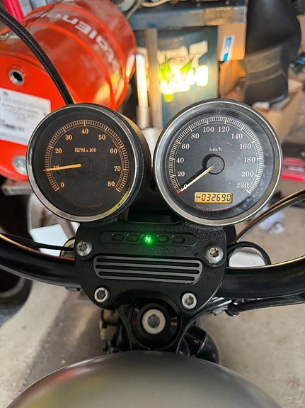 Harley-Davidson XL 883N Iron 9 of 13