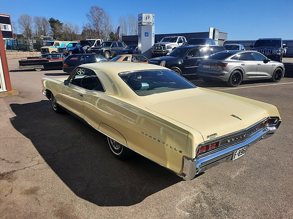 Pontiac Bonneville 6 of 30
