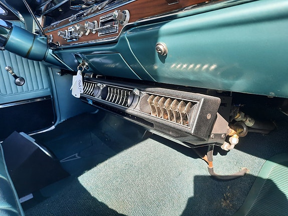 Pontiac Bonneville 14 of 30