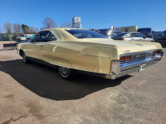 Pontiac Bonneville 5 of 5