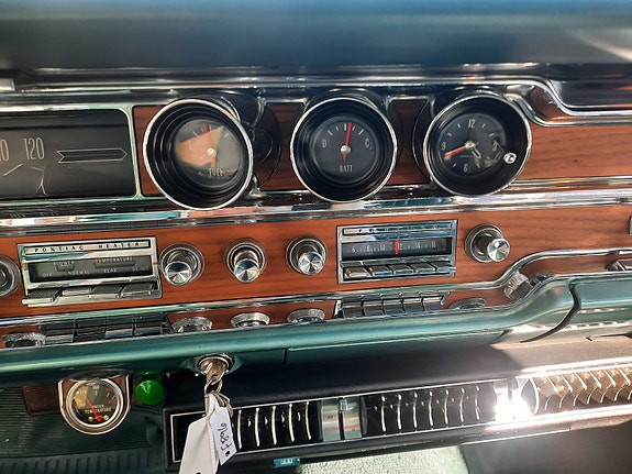 Pontiac Bonneville 21 of 30