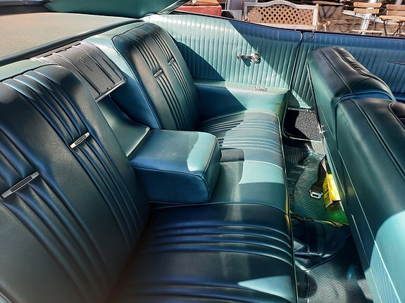 Pontiac Bonneville 15 of 30