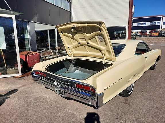 Pontiac Bonneville 10 of 30