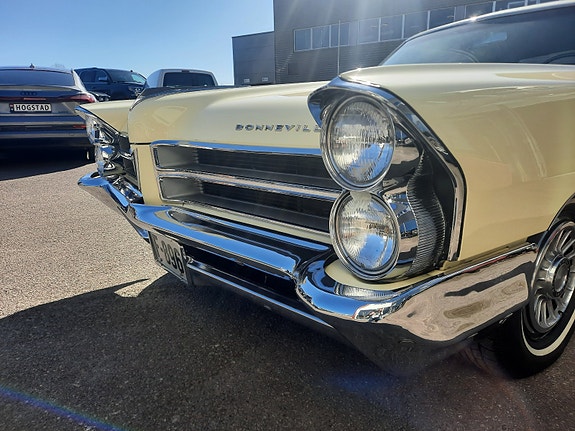 Pontiac Bonneville 9 of 30