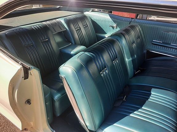 Pontiac Bonneville 11 of 30