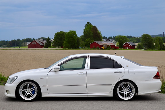 Toyota Crown 5 of 5