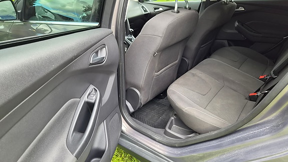 Ford Focus 26 of 30