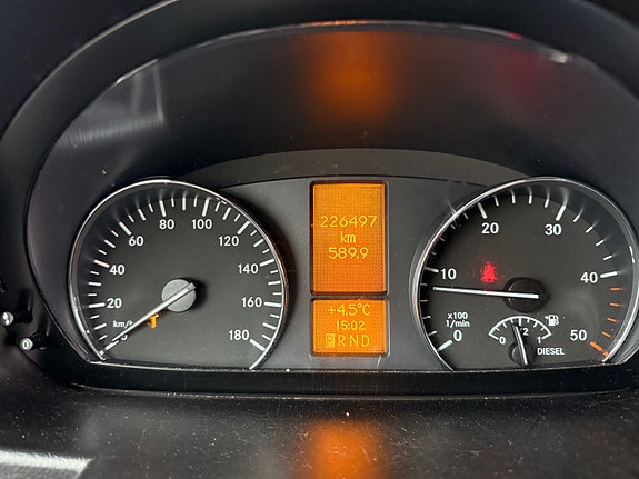 Mercedes-Benz Sprinter 22 of 30