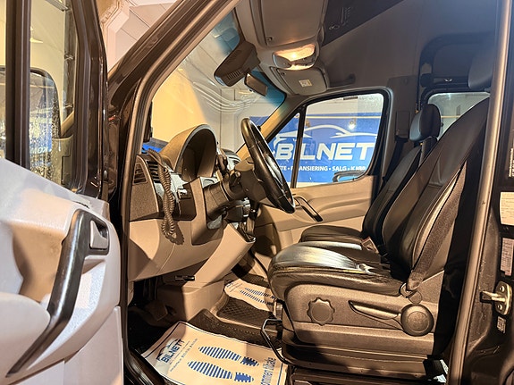 Mercedes-Benz Sprinter 17 of 30