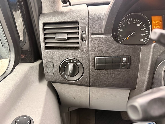 Mercedes-Benz Sprinter 19 of 30