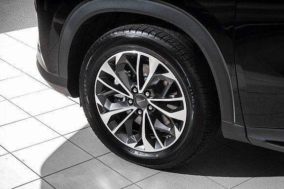 Maxus Euniq 6 9 of 28