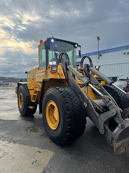 Volvo L120B 2 of 5