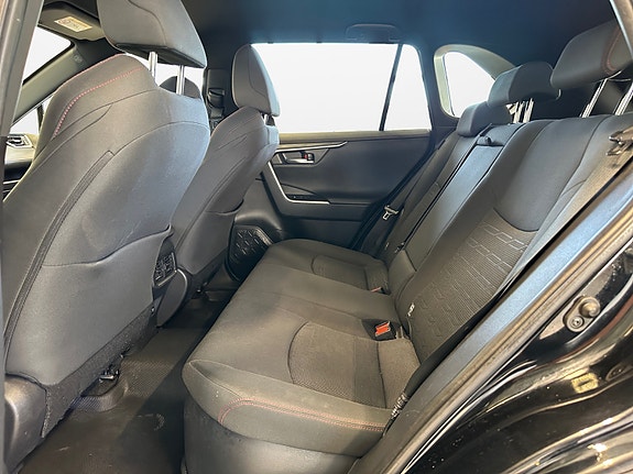Toyota RAV4 Plug-in Hybrid 13 of 30