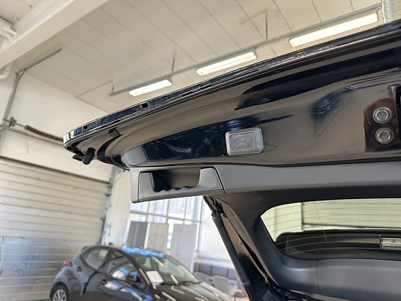 Toyota RAV4 Plug-in Hybrid 17 of 30