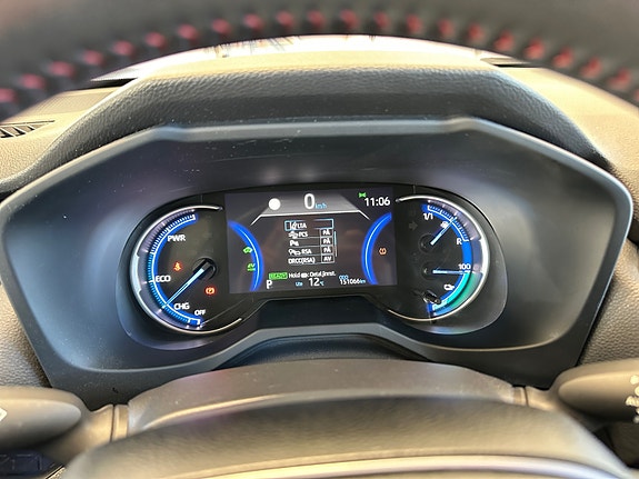 Toyota RAV4 Plug-in Hybrid 26 of 30