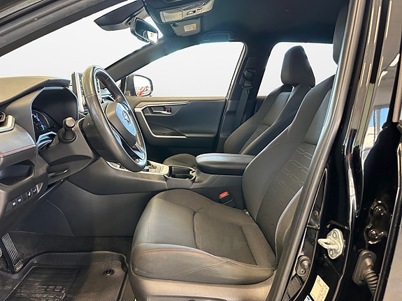 Toyota RAV4 Plug-in Hybrid 9 of 30