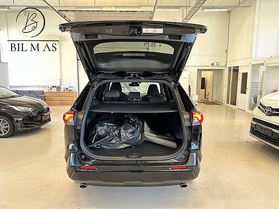 Toyota RAV4 Plug-in Hybrid 16 of 30
