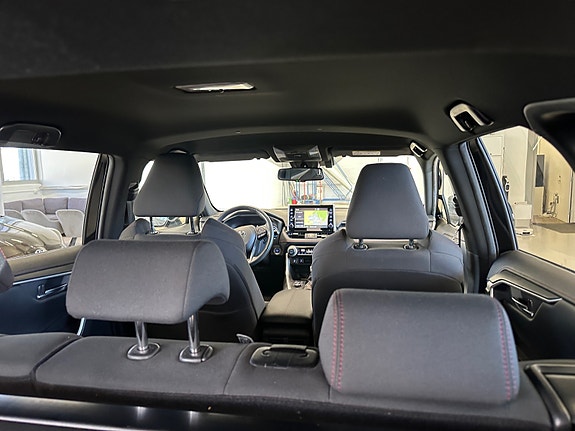 Toyota RAV4 Plug-in Hybrid 18 of 30