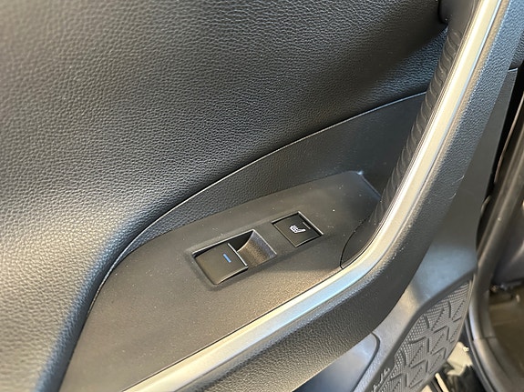Toyota RAV4 Plug-in Hybrid 21 of 30