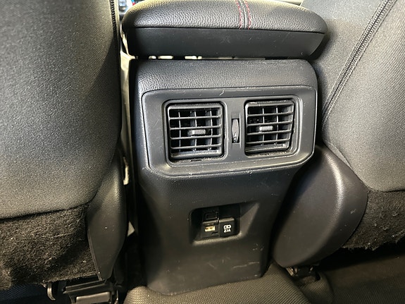 Toyota RAV4 Plug-in Hybrid 22 of 30