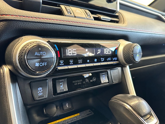 Toyota RAV4 Plug-in Hybrid 28 of 30
