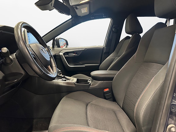 Toyota RAV4 Plug-in Hybrid 9 of 30