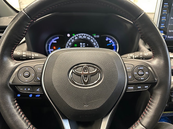 Toyota RAV4 Plug-in Hybrid 26 of 30
