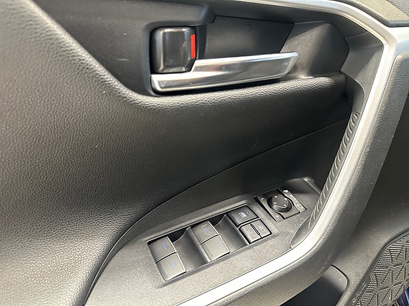 Toyota RAV4 Plug-in Hybrid 22 of 30