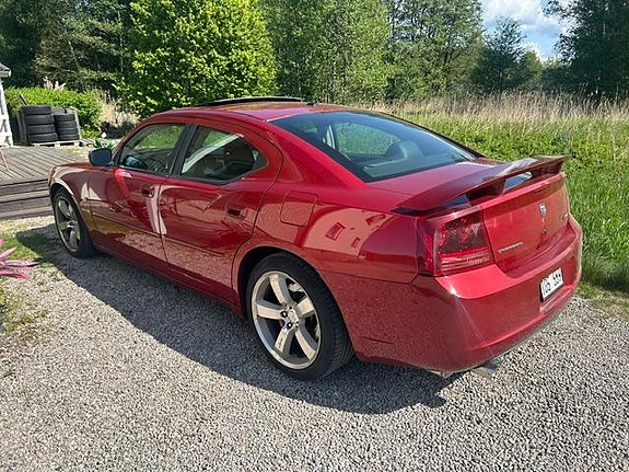 Dodge Charger 2 of 5