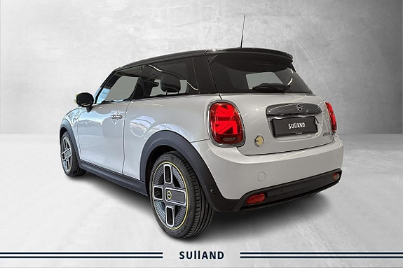 MINI Cooper SE 3 of 5