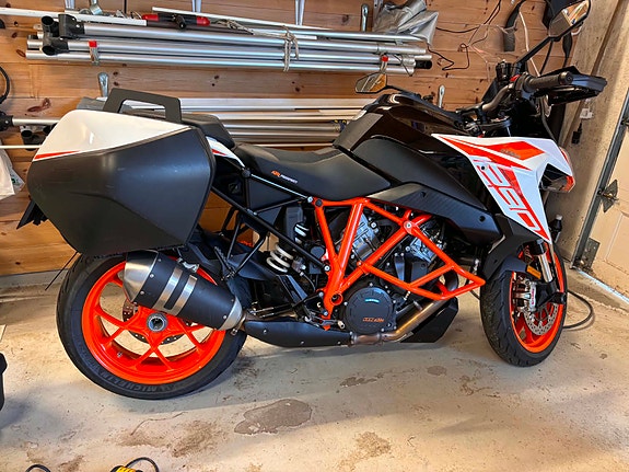 KTM 1290 Super Duke GT 4 of 16