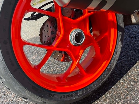 KTM 1290 Super Duke GT 11 of 16