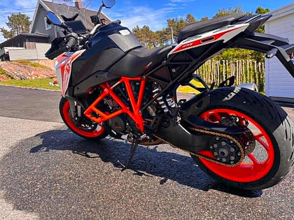 KTM 1290 Super Duke GT 8 of 16