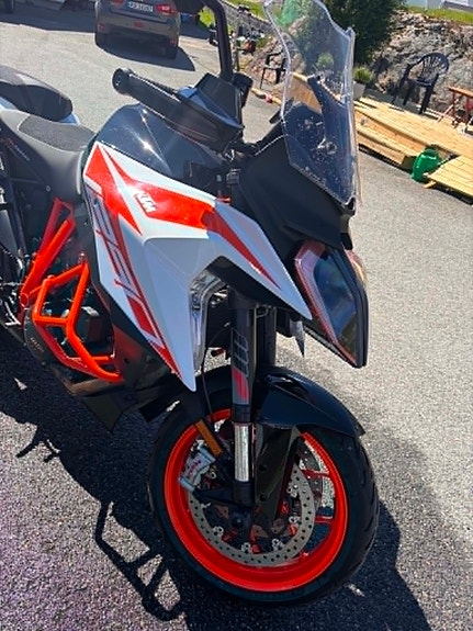 KTM 1290 Super Duke GT 7 of 16