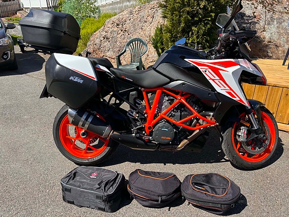 KTM 1290 Super Duke GT 3 of 16