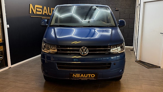 Volkswagen Caravelle 2 of 5
