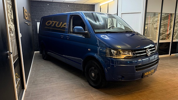 Volkswagen Caravelle 3 of 5