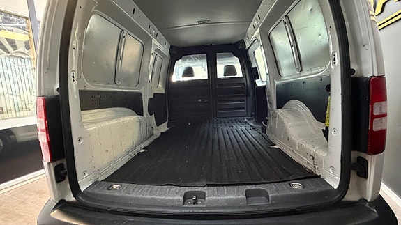 Volkswagen Caddy Maxi 18 of 30